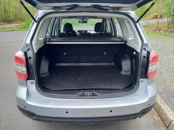 Subaru Forester 2.0D 108 kW, 4x4 první majitel koupeno v ČR - 16