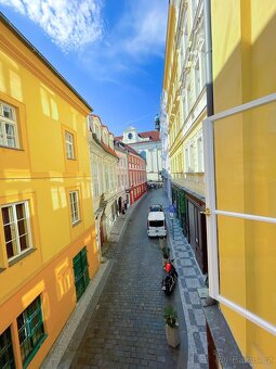 Stylové bydlení i investice v jednom – 127 m2 v nejžádanější - 16