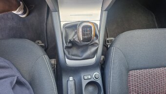 Škoda Octavia Combi 2,0 TDi Sport 103 kW - 16
