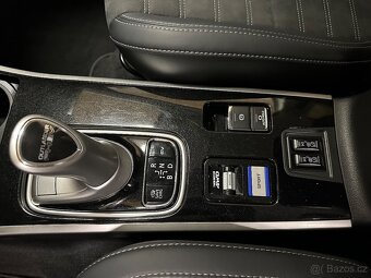 Mitsubishi Outlander 2.4i 4WD PHEV Business Edition - 16