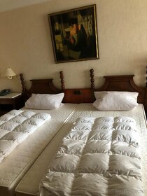 28x použitý hotelový nábytek kompletní pokoje - 16