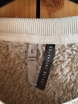 Svetry různých značek a střihů - 16