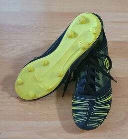 pánské kopačky zn.Adidas vel.42 a sálovky zn.Umbro vel.42,5 - 16