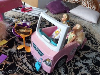Barbie karavan a spousta doplňků - 16