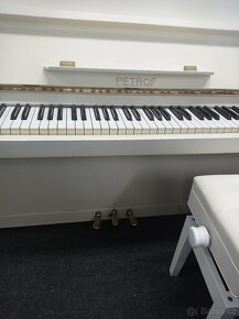 Bílé piano, pianino, klavír Petrof - 16