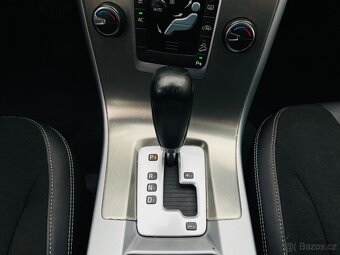 Volvo XC60 2.4D 5VÁLEC 4x4 120KW AUTOMAT NAVIGACE SENZORY - 16