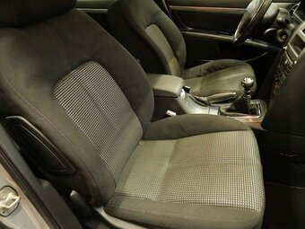Peugeot 407 sedan 2.0 HDi (100 kW) - 16
