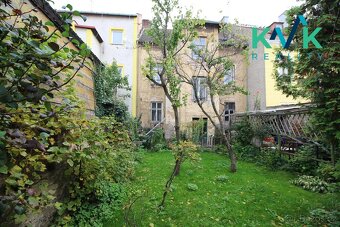 Činžovní dům vhodný k bydlení i komerčnímu využití - 16