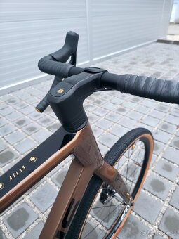 Gravel Focus Atlas 8.9 Carbon 2023 Rival eTap AXS 28" - 16