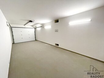 Pronájem novostavby bytu 2+kk, 67 m2, terasa 16 m2, garáž +  - 16