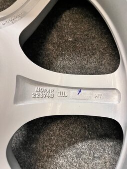 6x139.7 R20 Dodge RAM 1500 5.generace originál disky - 16