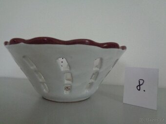 Keramické hrníčky, váza, svícen a miska (nepoužívané) - 16