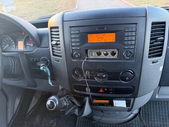 MB Sprinter 516 4x4 dílna + 6 místné - 16