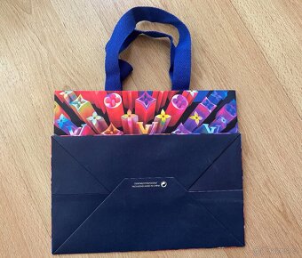 Papírové tašky značky LOUIS VUITTON - 16