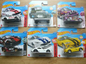 AUTÍČKA HOT WHEELS - 16