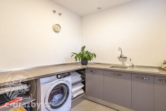 Samostatně stojící vila se 4 ložnicemi zastavěná plocha 338  - 16