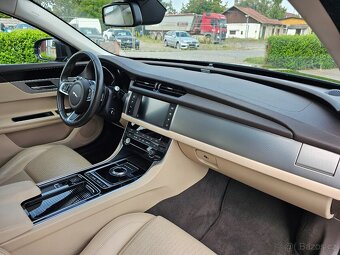 JAGUAR XF 2019 2.0 25D 177kW,SENZORY,VÝHŘEVY,KŮŽE,NAVI - 16