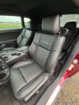 Dodge Challenger 5.7 HEMI automatická převodovka, kožené čal - 16