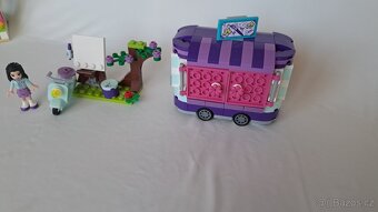 LEGO® Friends 41336 a 41332, Emma a umělecká kavárna - 16