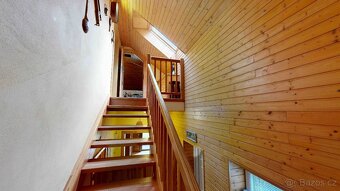 Chalupa po úspešnom režisérovi v obci Stará Turá-časť Papaď - 16