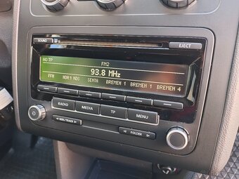 VW Touran Comfortline 1.6 TDI 77kW Webasto 7-míst Tažné - 16