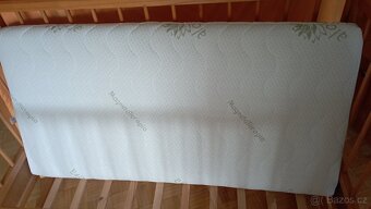 Výškově nastavitelná dětská postýlka s matrací - 16