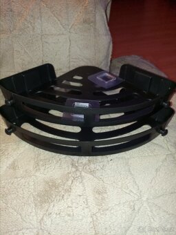 Nové rohové poličky do koupelny - 16