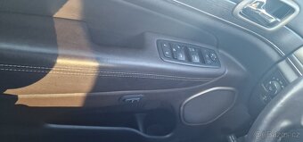 Jeep Grand Cherokee Summit 5.7 HEMI, možnost odpočtu - 16