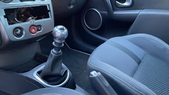 RENAULT CLIO RS 2.0i 145kW - 16