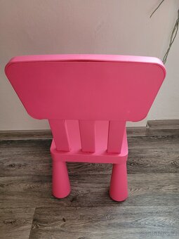 Ikea dětský set - stůl a 2 růžové židle - 16