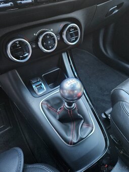 Alfa Romeo Giulietta Distinctive 1.4 125kw DOHODA - 16