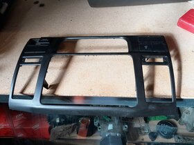 Díly z VW T5 /T6 – nezávislé topení, stolek, police, postel - 16