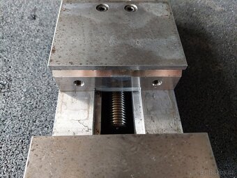 Strojní svěrák přesný, řadový - 16