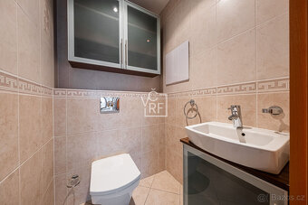 Prostorný střešní byt 3+1 s terasou - 90m2 + 30m2 terasa, Pr - 16