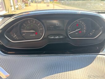 Peugeot 2008 1.2i 60kw, nová TK do 06/2027 - 16