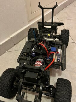 Traxxas Defender - 16
