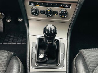 Volkswagen Golf 2.0TDI 110KW ALLSTAR MANUÁL VYHŘEV SENZORY - 16