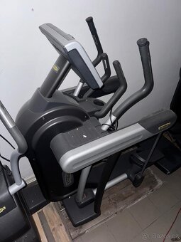 Výprodej z fitness centra profesionální stroje a zařízení - 16