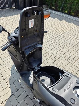 Honda SH 125i, kufr, původ ČR, servisní knížka - 16