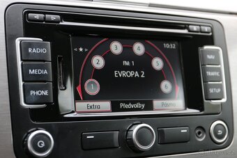 Volkswagen Passat 2.0 103KW,TAŽNÉ ,navigace - 16