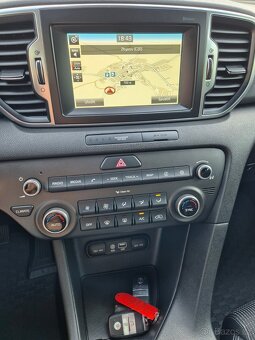 Kia Sportage 1.7crdi-Xenon-Panorama-Kamera- - 16