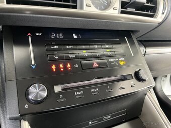 Lexus IS 300h Aut,1.majitel,Park.kamera - 16