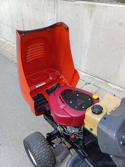 Prodám zahradní traktor Husqvarna 17.5Hp Hydro - 16