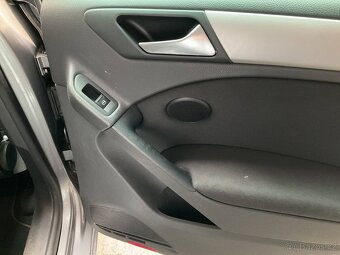 Volkswagen Golf 6 VI 1.4 Mpi 59 KW r.9/2011 145tkm TOP STAV - 16