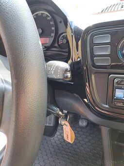 Volkswagen UP Velmi pěkný - 16
