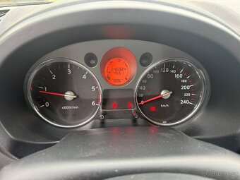 Prodám Nissan X-Trail 4x4 2,0 nafta 110 KW rv 2010 - 16