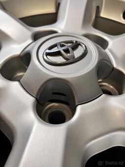 Toyota RAV4 3.generace originál alu disky - ET45 - 16