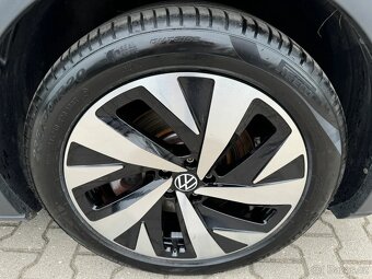 Volkswagen iD.4 150kw/tažné/panorama/kamera/tepelko/matrix/ - 16