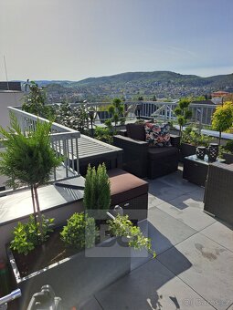 Pronájem luxusního bytu 4+kk, 138 m2 + dvě terasy, garáž a p - 16