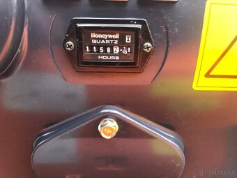 Minibagr Kubota U10 s nulovým přesahem zádě - 16